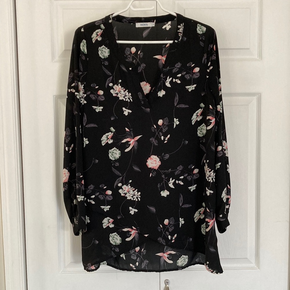 Black floral flowy top